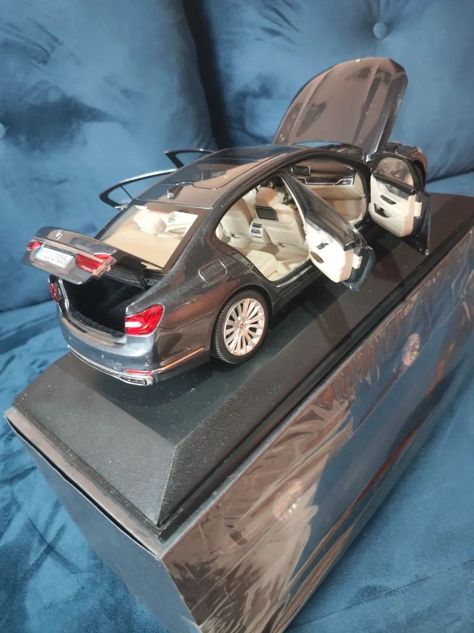 BMW 750LI 1/18 Paragon. - Foto 4