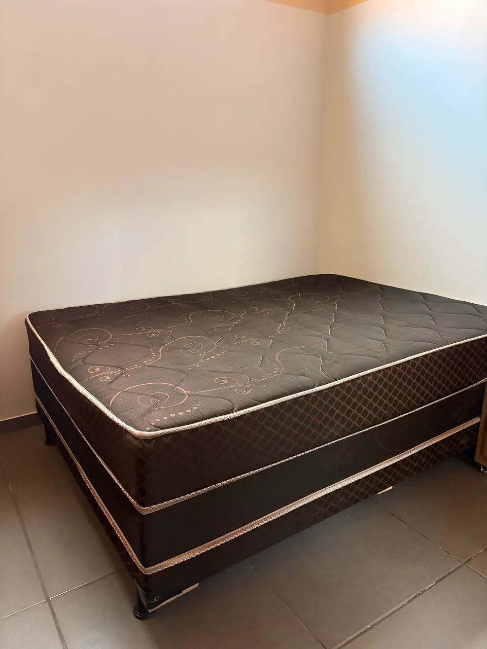 Cama box