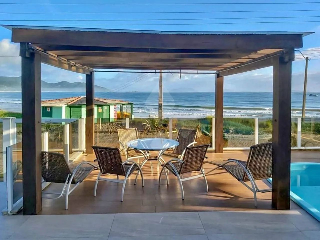Casa frente mar com 4 suítes no Centro em Garopaba/SC - Foto 3