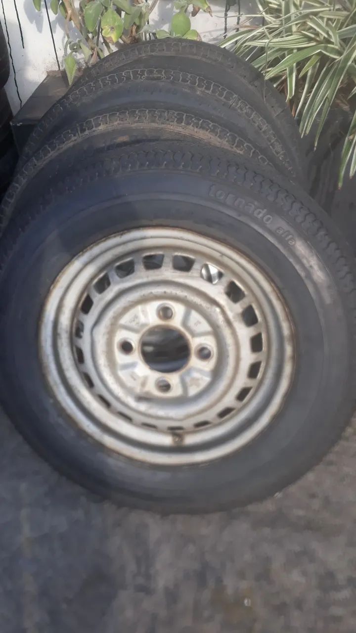 Vendo 4 rodas com peneus para fusca ótimo estadoo