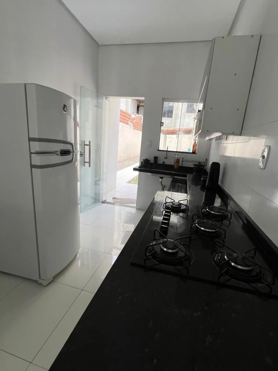 Alugo casa com 3!/4, com toda a mobília 