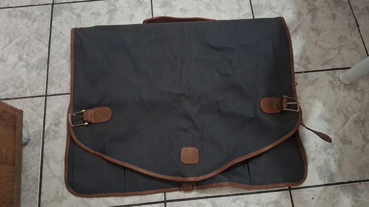 Porta terno de luxo de marca estrangeira feito 100% de couro - Foto 2