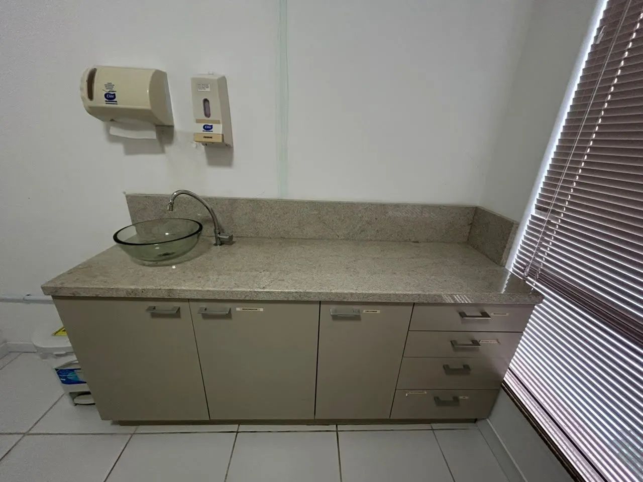 CONSULTÓRIO MÉDICO COMPLETO - Foto 3