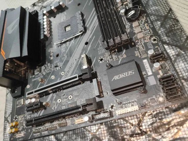 Placa-Mãe Gigabyte B550M AORUS Elite - Foto 5