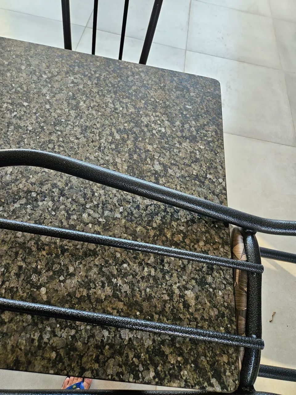 Mesa com Tampo de Granito + 4 Cadeiras | Conjunto Completo - Foto 5