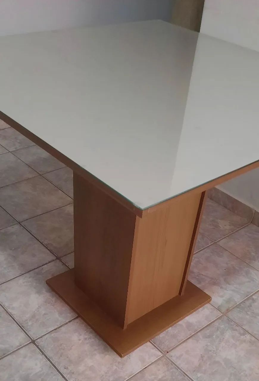 Mesa de jantar com tampo de vidro. - Foto 2