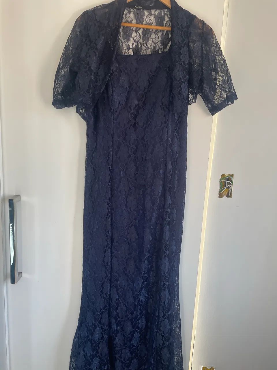 Vestido de festa. Azul marinho com renda.