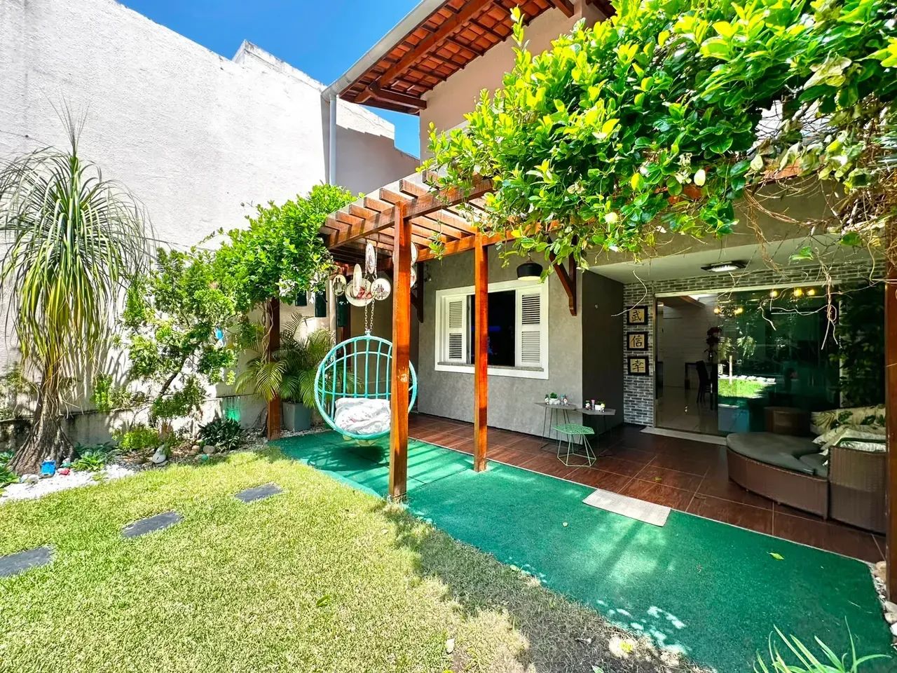 Casa Duplex à Venda na Cidade dos Funcionários de 150 m², 3 suítes e 3 vagas