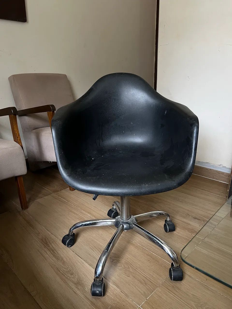VENDO CADEIRA GIRATORIA COM RODINHAS  - Foto 2