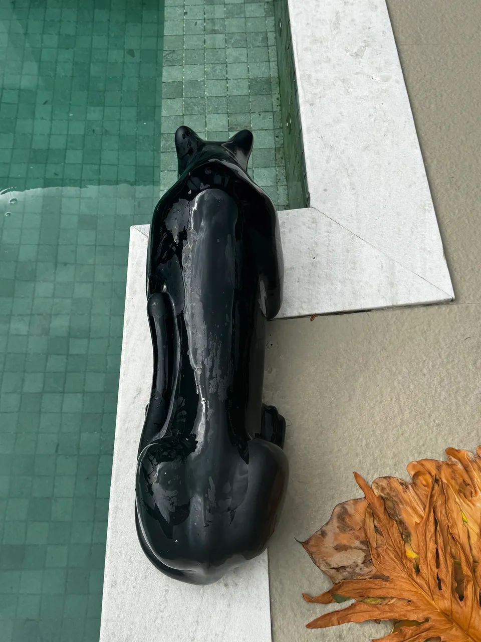 ESCUlTURA PANTERA NEGRA