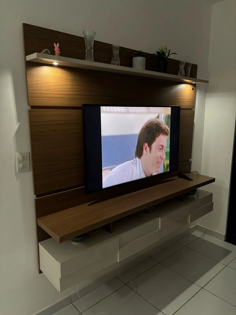 Painel paraTV Planejado com Iluminação de LED - Lindo e Moderno - Foto 3