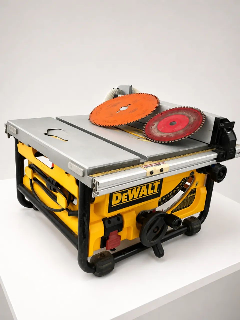 Serra Bancada DEWALT DW745-B2