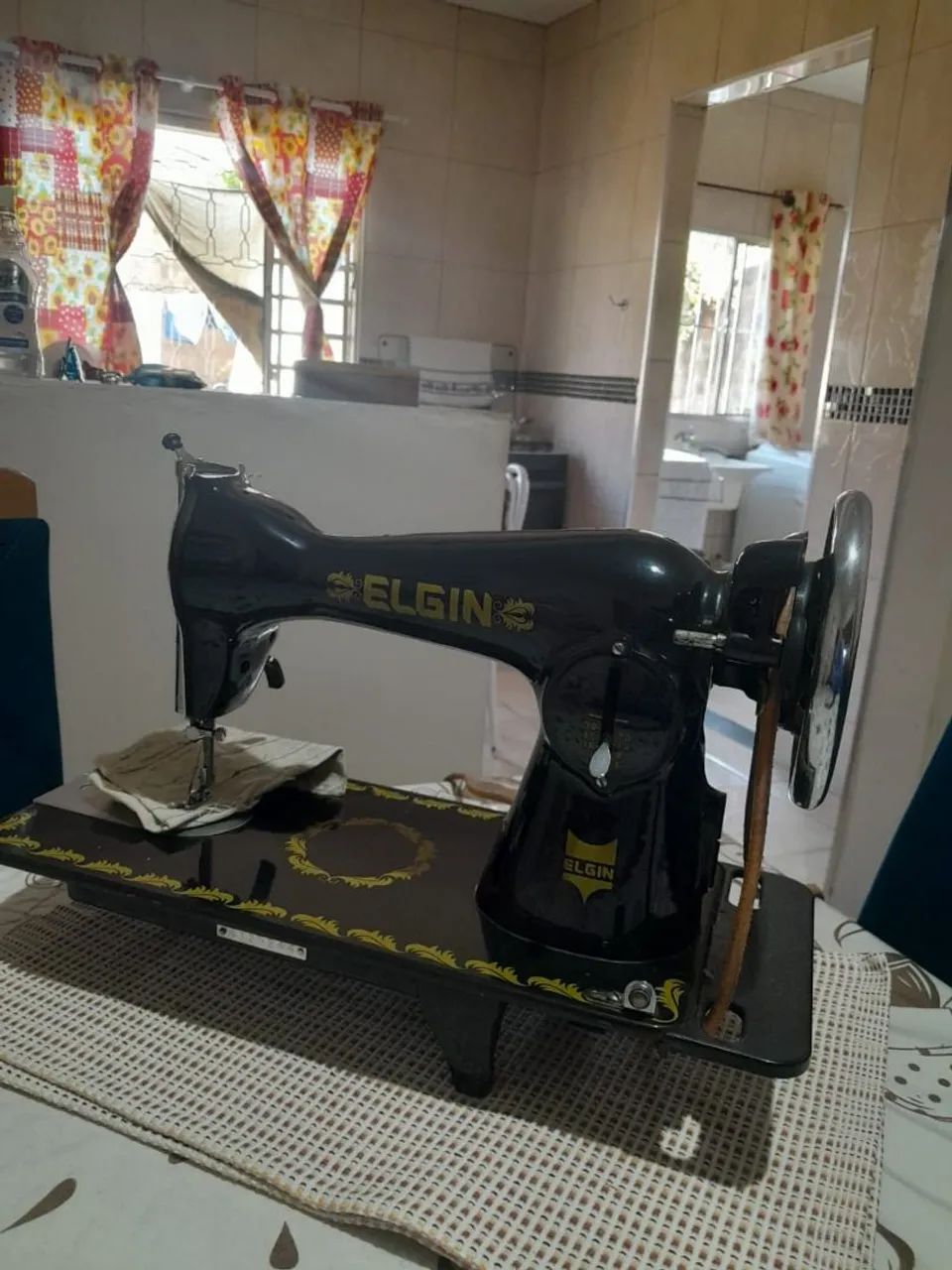 Conjunto de mesa com 4 cadeiras - Foto 3