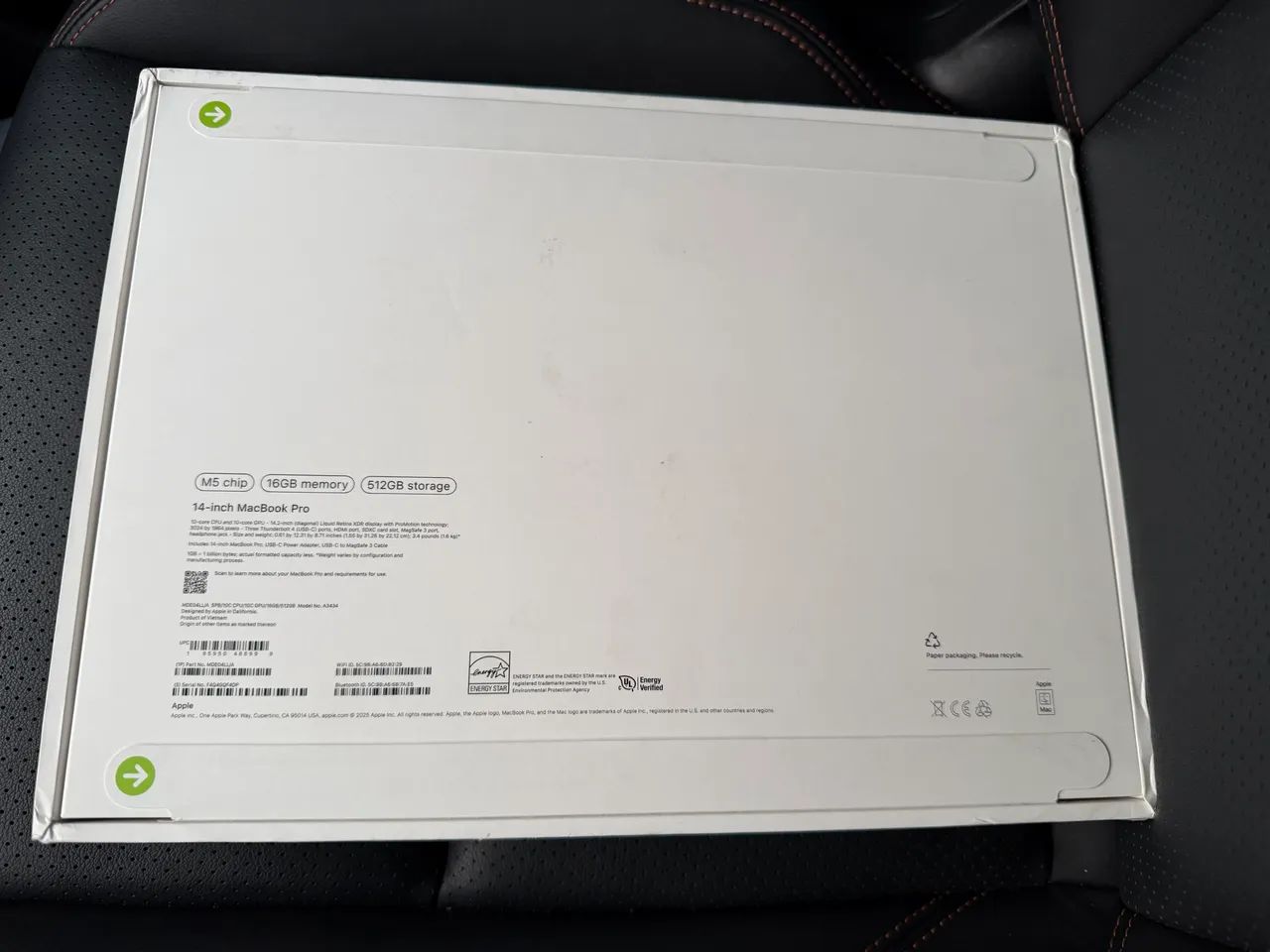 MacBook Pro de 14' com Chip M5, 16GB memory e 512 GB storage