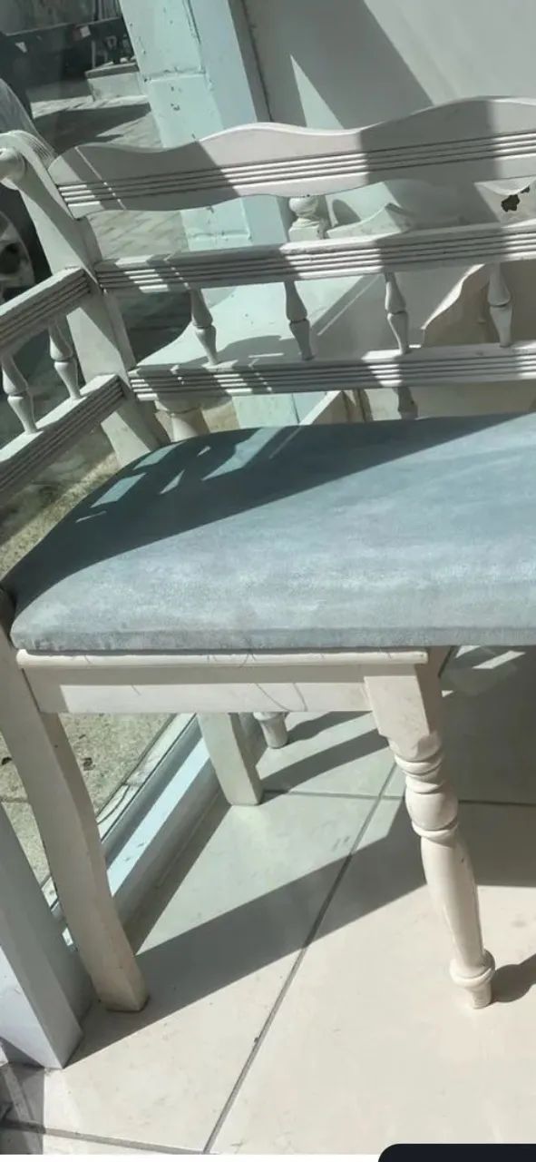 1 mesa telefone antiga em madeira