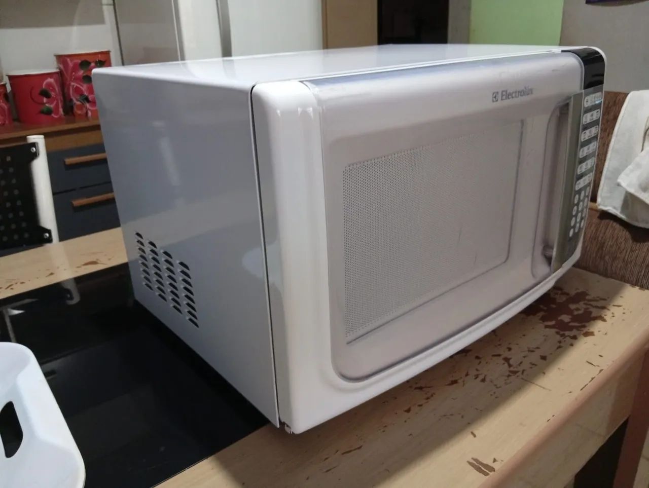 Vendo Microondas Eletrolux 31 litros - Foto 3