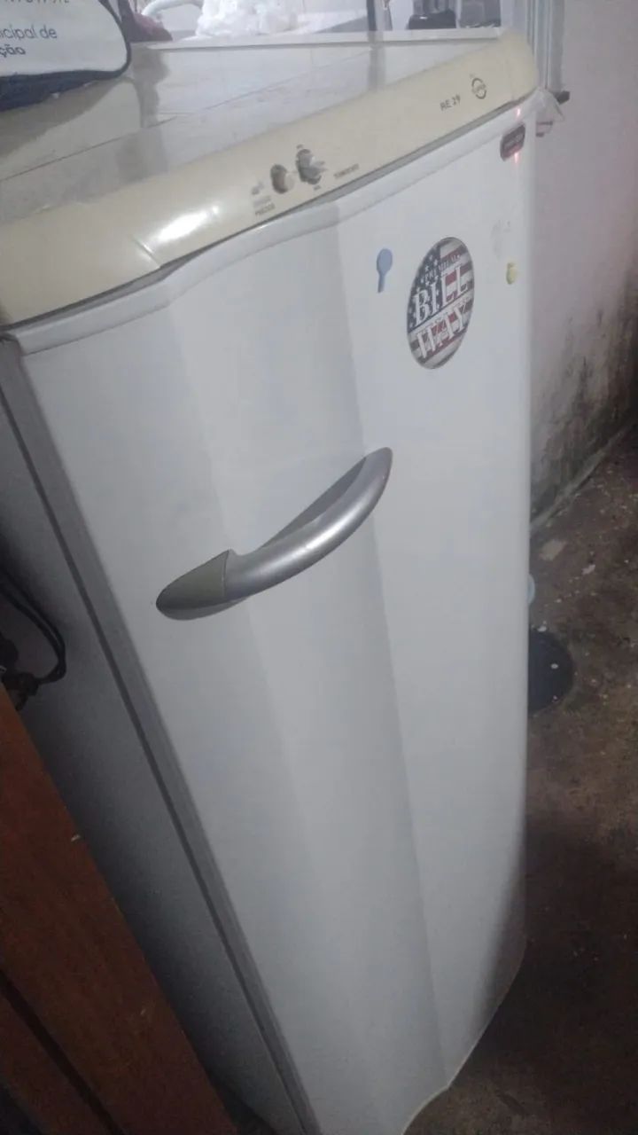 Vendo geladeira 