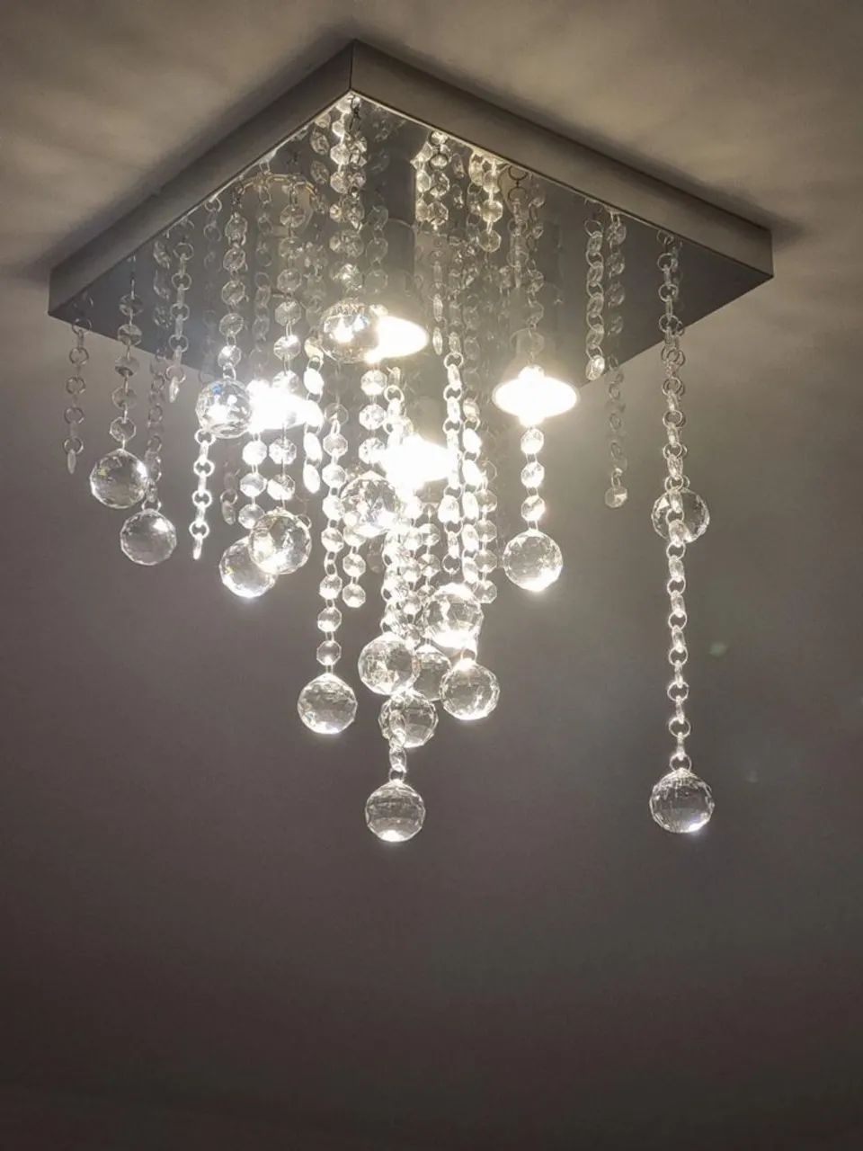 Lustre com 4 lâmpadas 