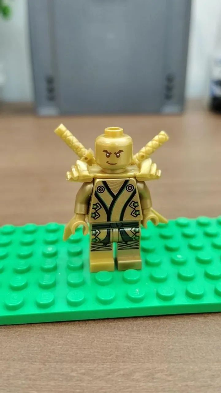 Minifigura ninja Gold Lloyd