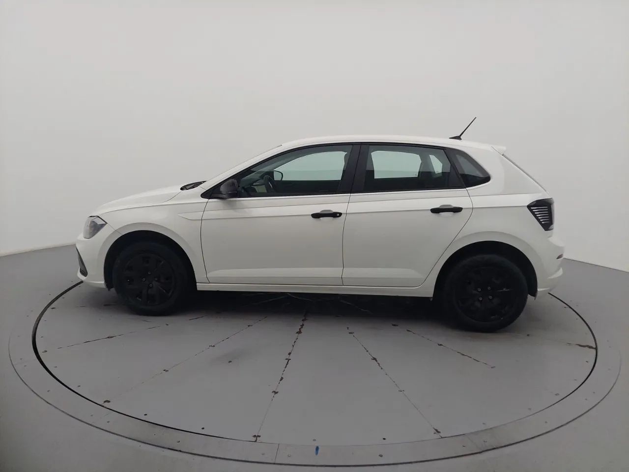 Volkswagen Polo Track 1.0 Flex 12V 5p, foto 2 de 18