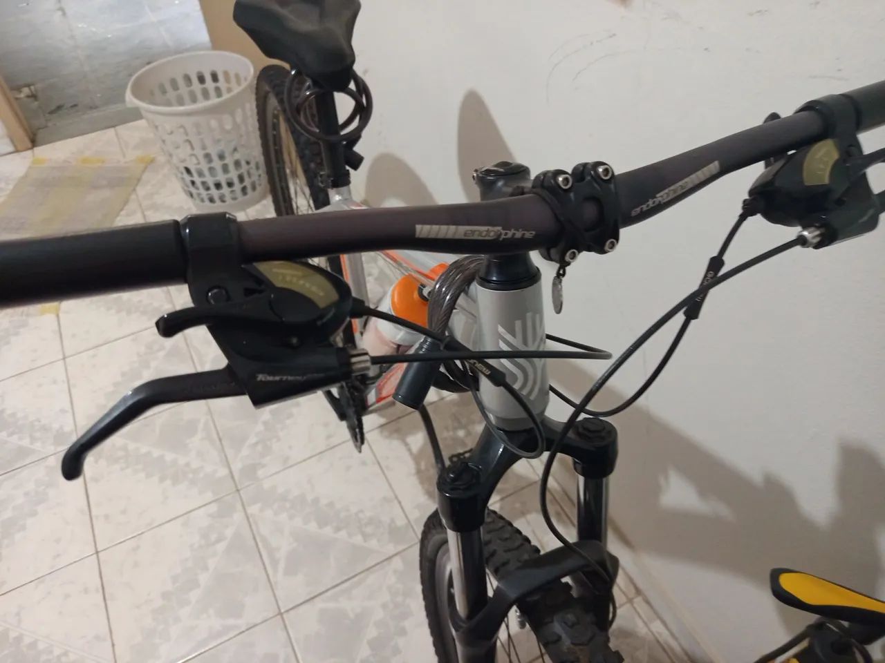 Bike aro 29 semi nova - Foto 4