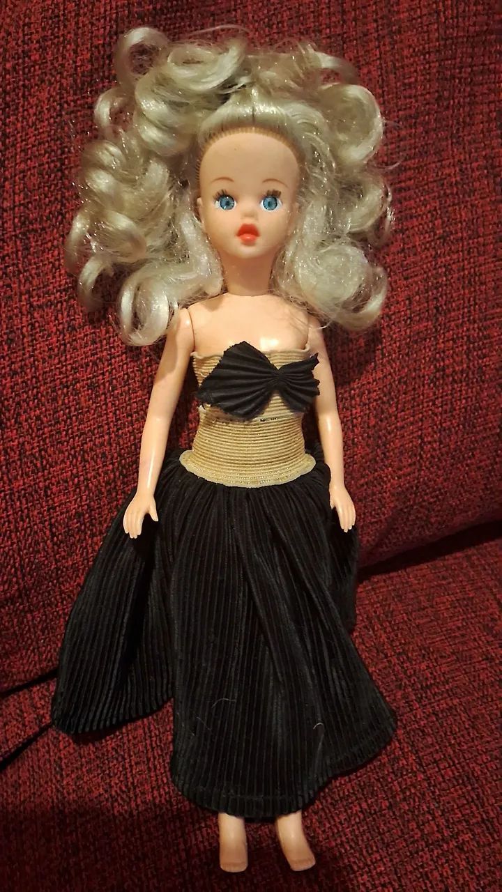 Belíssima e Antiga boneca 
