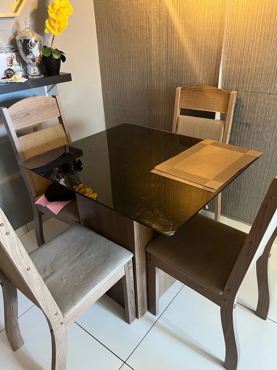 Mesa tampo de vidro, 4 cadeiras  - Foto 2
