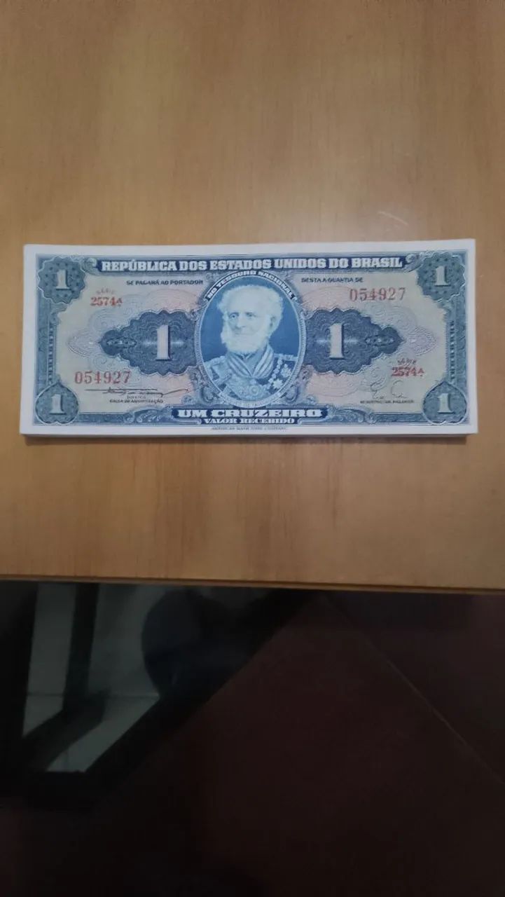 37 notas antigas de 1,00$