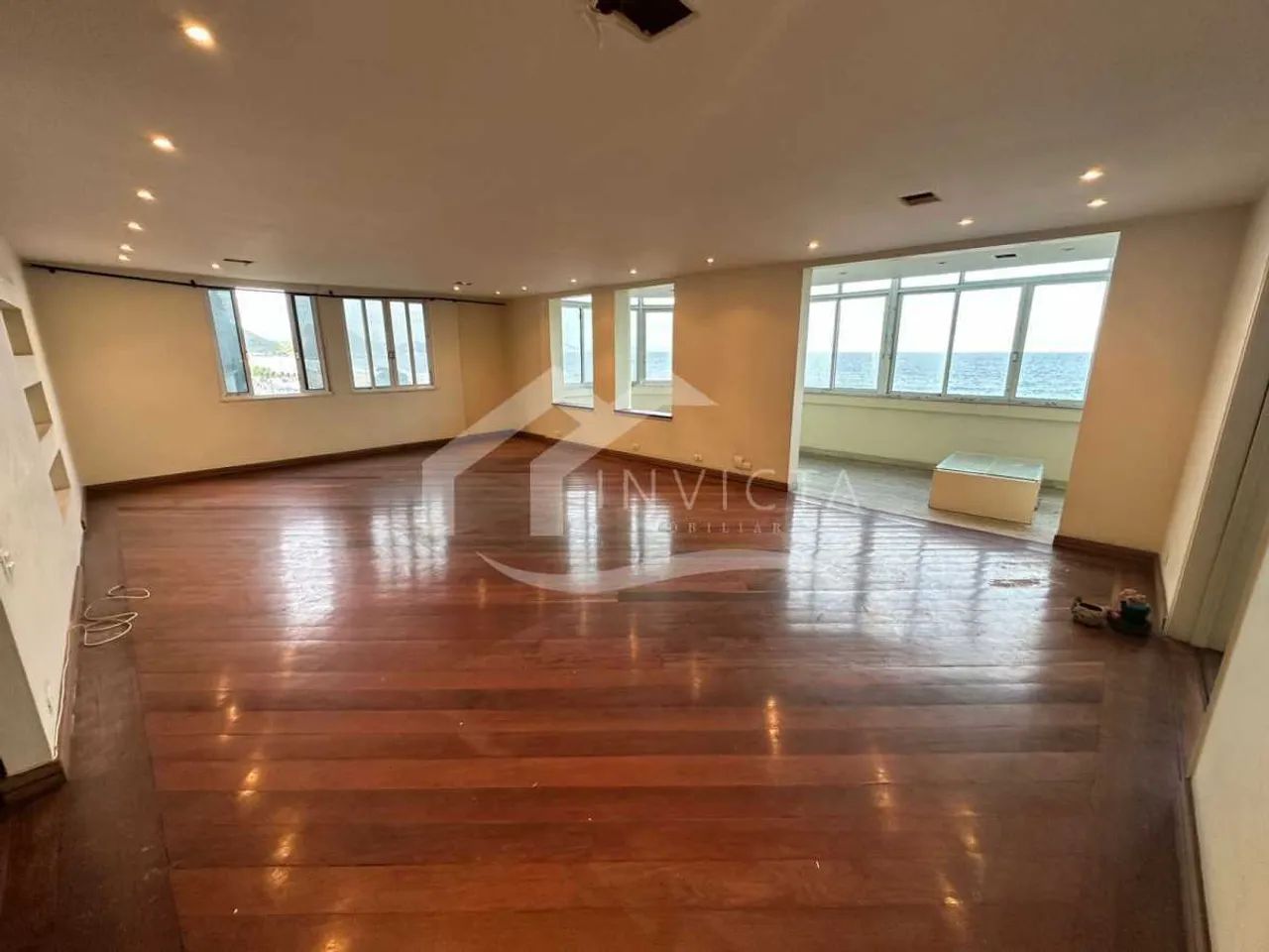 IMPERDIVEL OPRTUNIDADE 5 QUARTOS COM VARANDA E VISTA MAR!!! - Foto 3