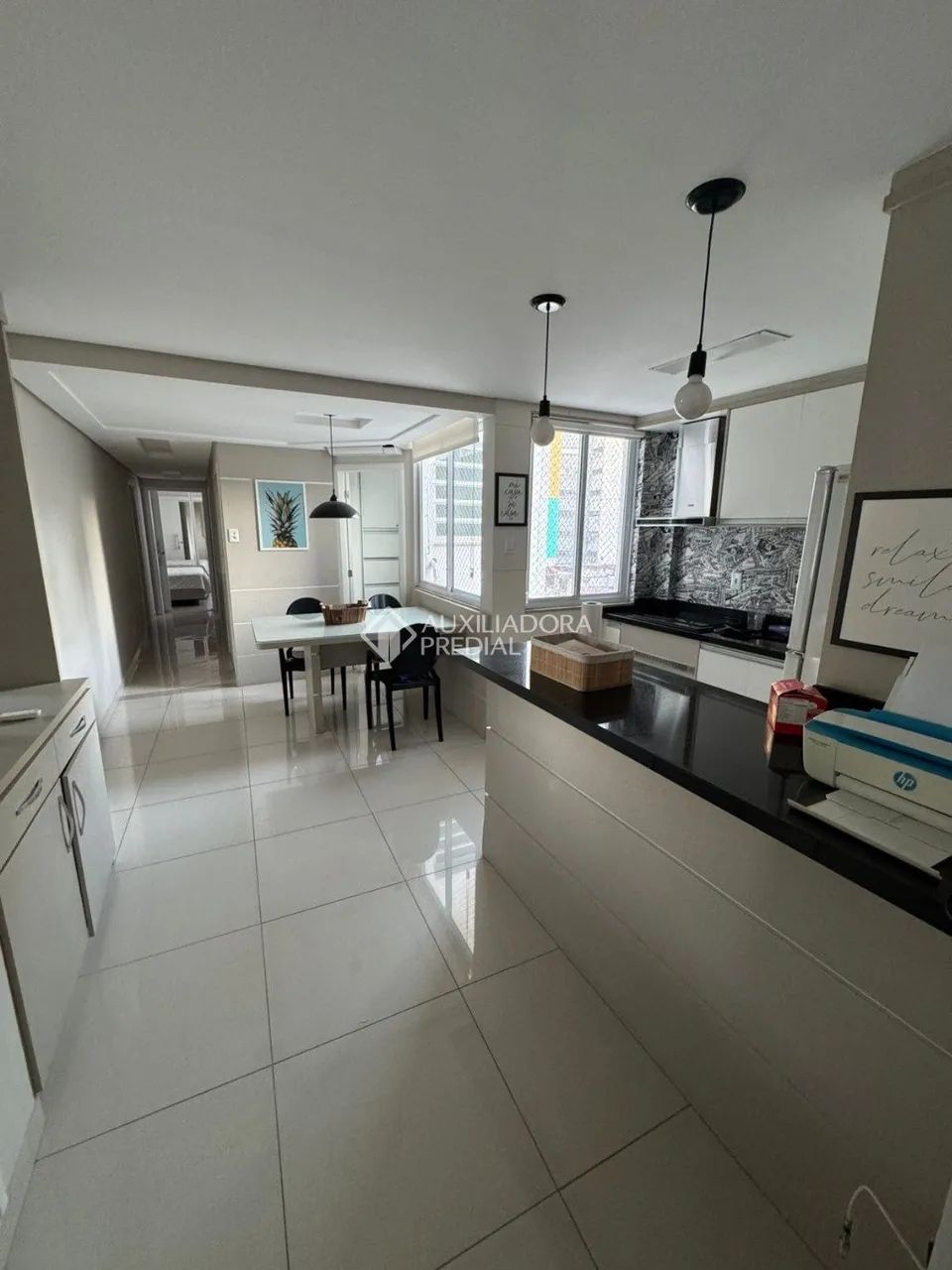 Apartamento mobiliado no Centro de Florianópolis com 2 dormitórios. - Foto 2