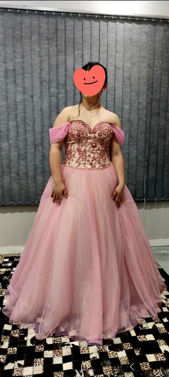 VESTIDO DE DEBUTANTE ROSA BORDADO - VENDO SOMENTE PELO APP - Foto 4