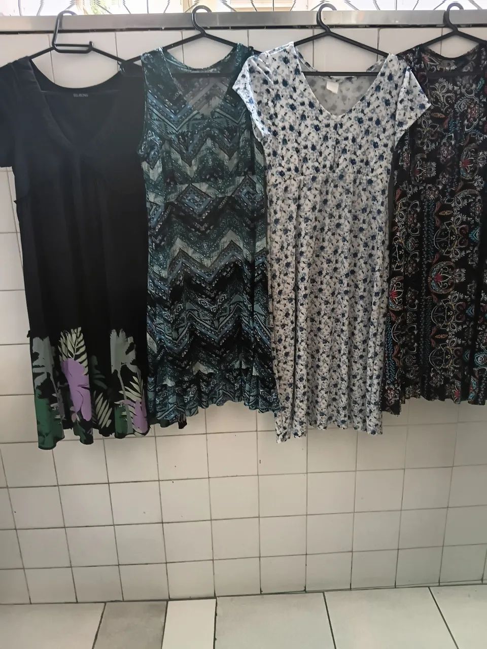 Vestidos: lote com 10 tamanhos e modelos variados  - Foto 4