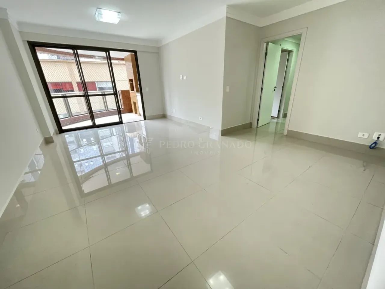 Apartamento com 03 Dormitórios - Novo Centro