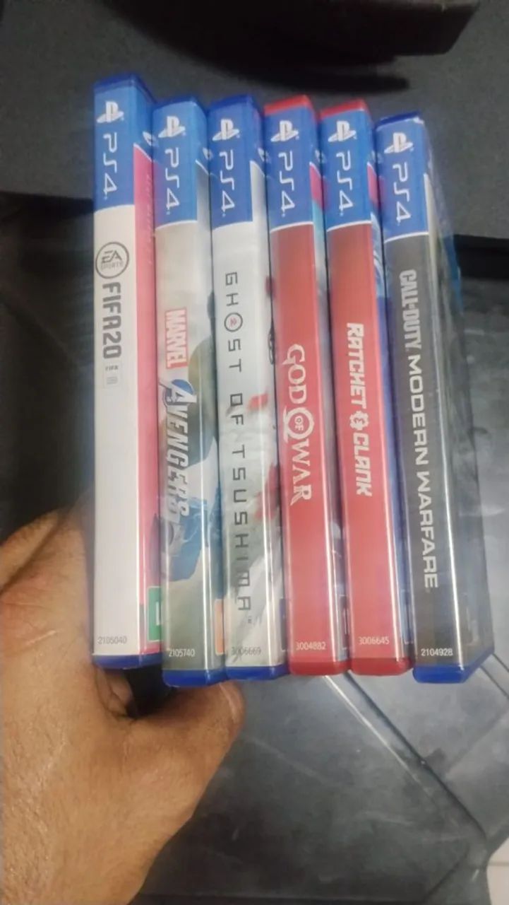 PLAYSTATION 4 SLIM