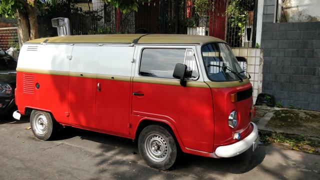Kombi Foodtruck com freezer e chapeira pronta para negócio!!