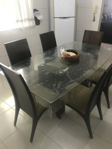 Mesa de vidro com 6 cadeiras