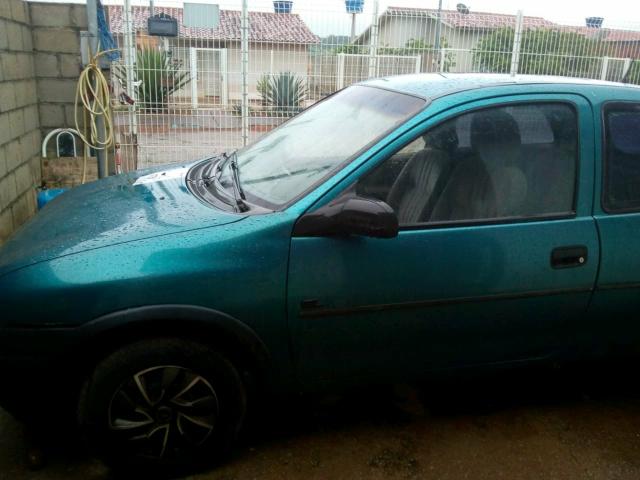 Vendo corsa 96 1.4 vidro trava alarme e conta corente carri todo em dias - Foto 7