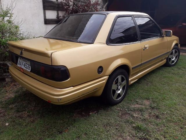 Verona Dourado 1.6 em perfeito estado