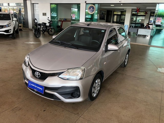 TOYOTA ETIOS HB 1.3 AUT . 4P