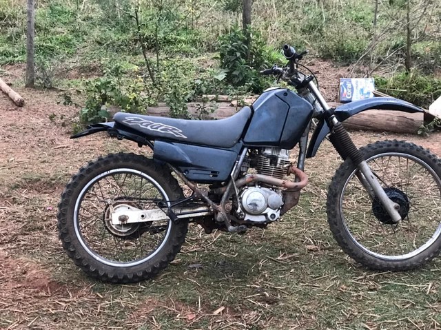 MOTO DE TRILHA