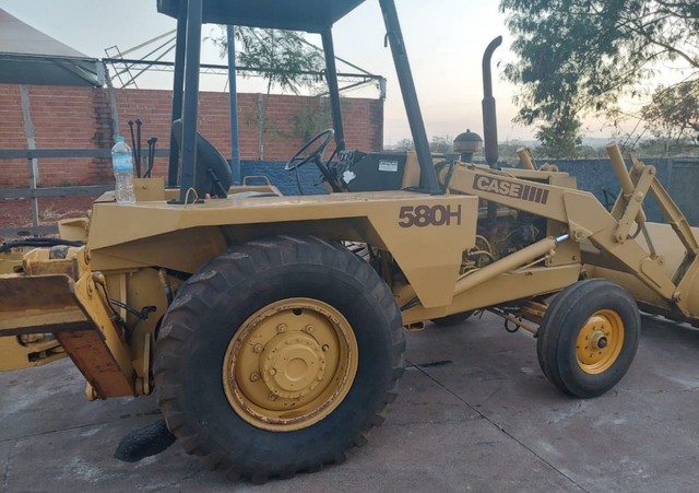 RETROESCAVADEIRA CASE 580H 4x2 1989