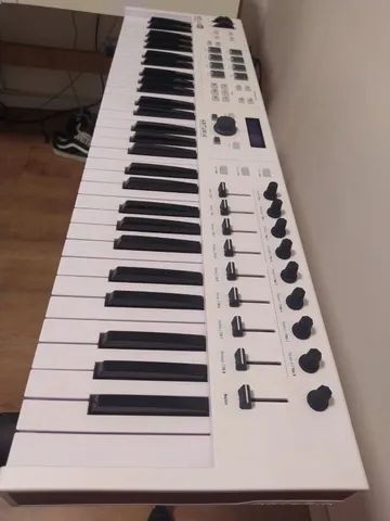 Controlador Midi Arturia Keylab Essential 61