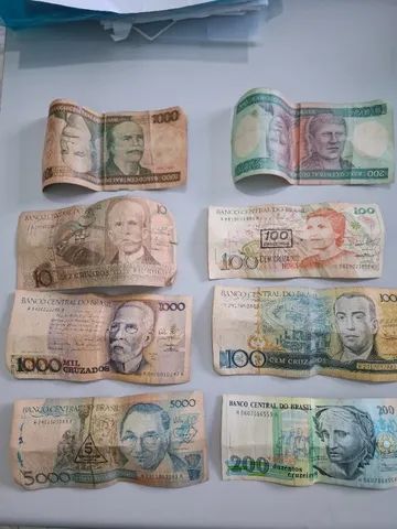 Cédulas e moedas antigas 