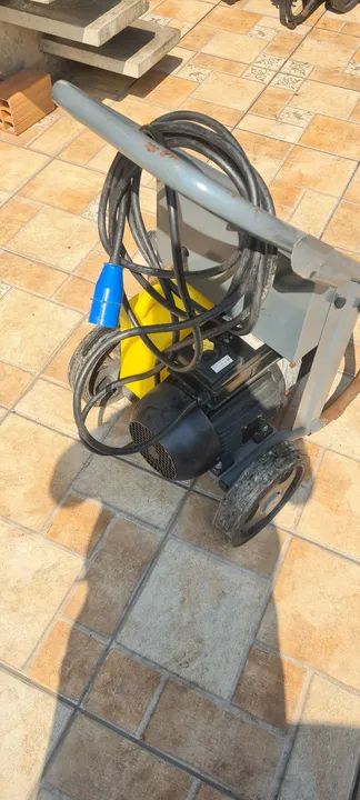 Lavadora alta pressao karcher trifasica industrial 10/18 - Foto 3