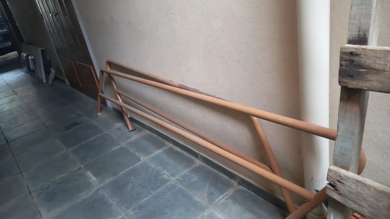 Vendo dois corrimãos conservados