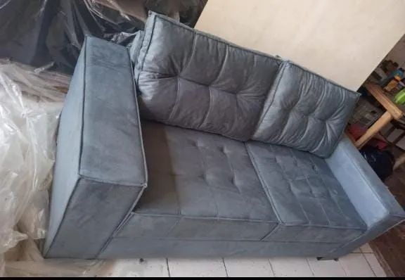 Estofado 4 lugares em sued cinza 2.00 metros