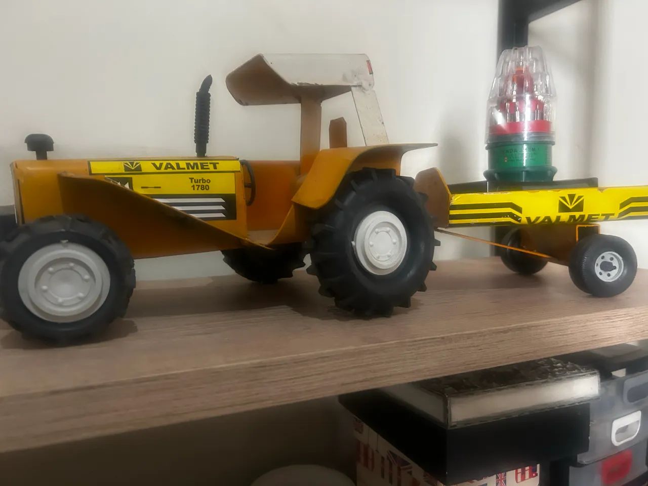 Trator vintage em lata de alta qualidade  - Foto 4