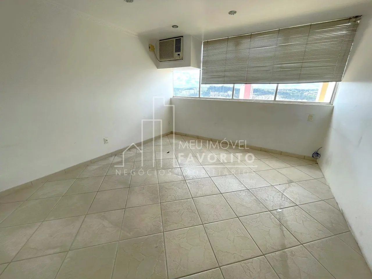 Sala Comercial no Palácio do Comércio para alugar - 145m - R 4.810 PACOTE