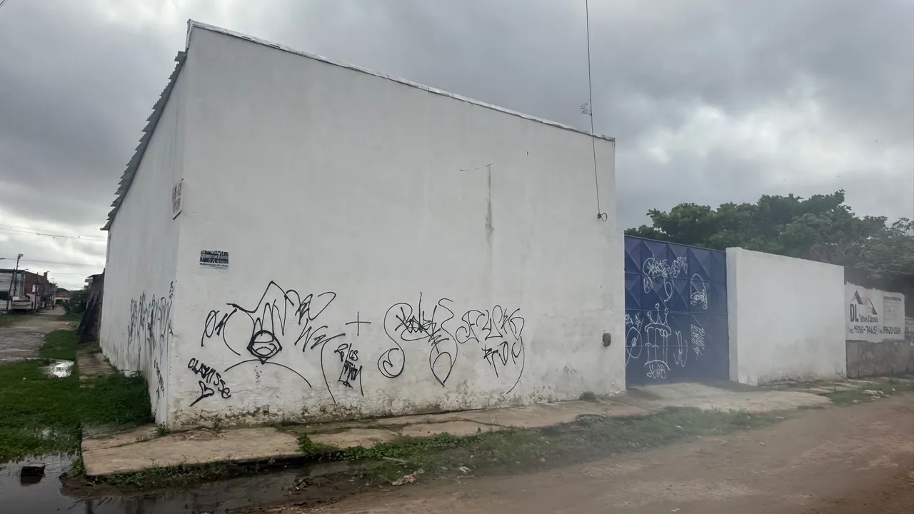 Aluga-se galpão