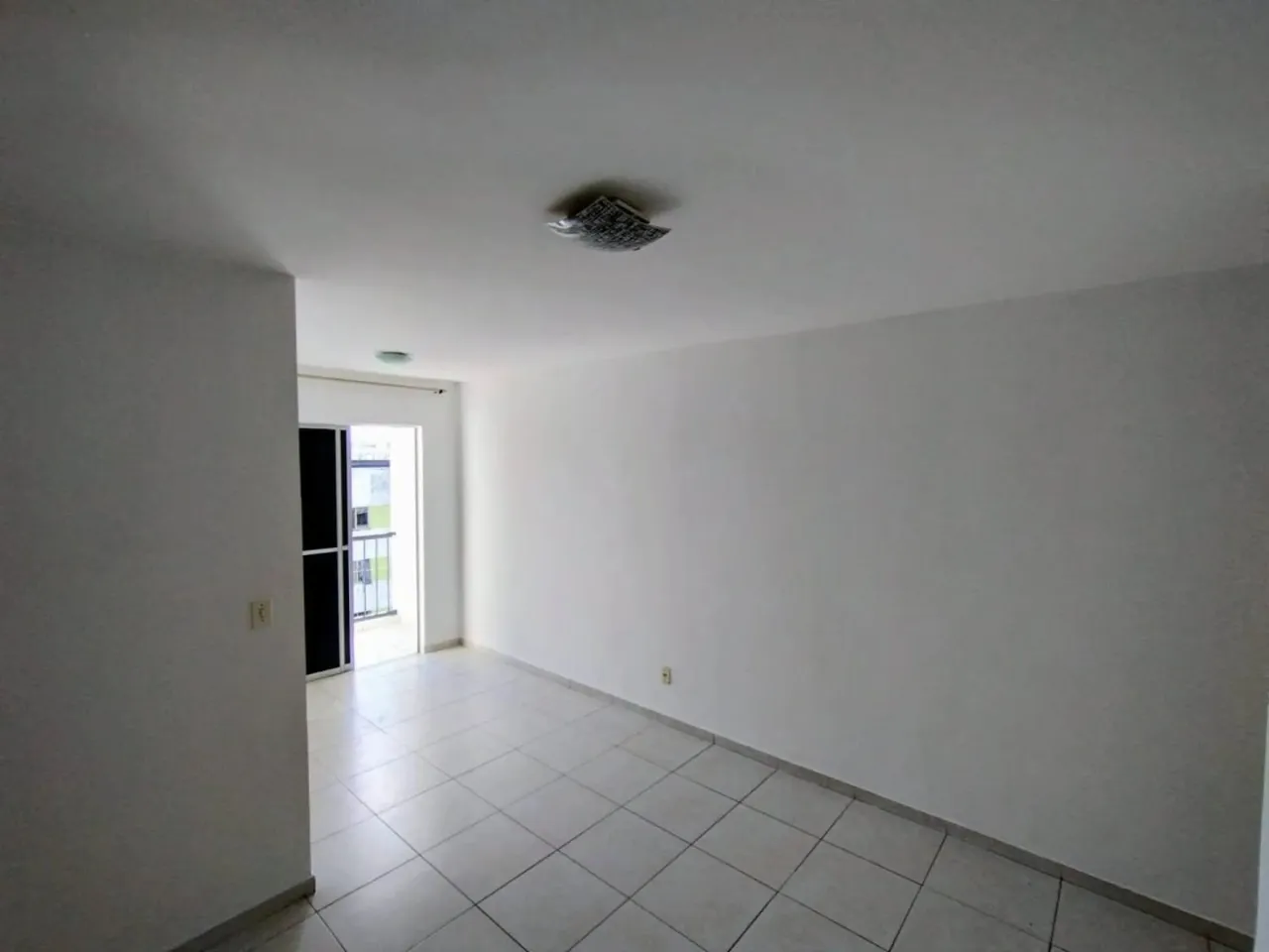 Apartamento no Condomínio Montserrat com 3 Quartos e Vaga de Garagem;